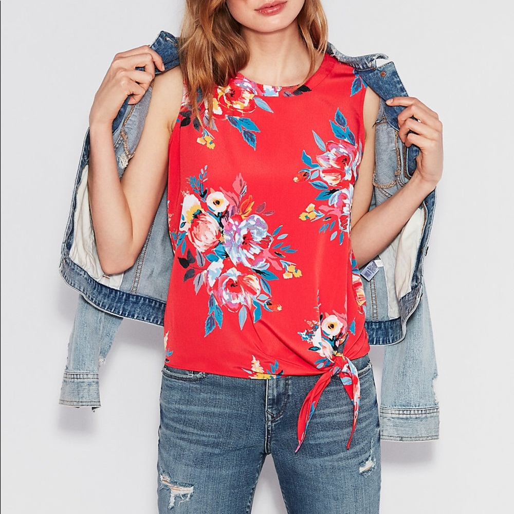 🆕 EXPRESS Floral Knot Hem Shell Tank